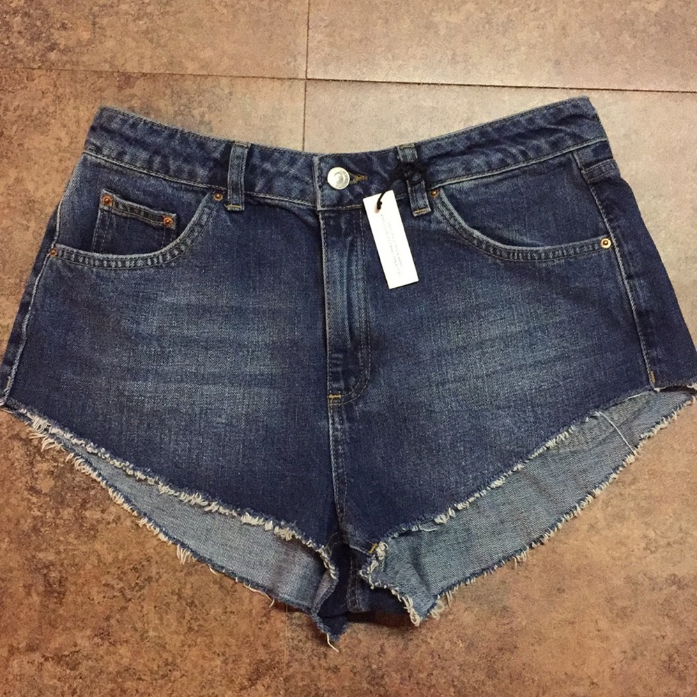 NWT TOPSHOP US SIZE 8 HIGH WAISTED DENIM SHORTS 👖